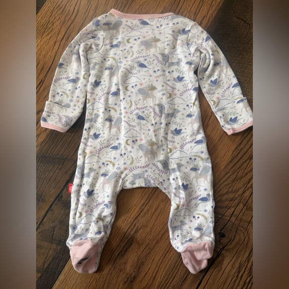 Magnetic Me
Wonderland Organic Cotton Magnetic Footie - Picture 7 of 8